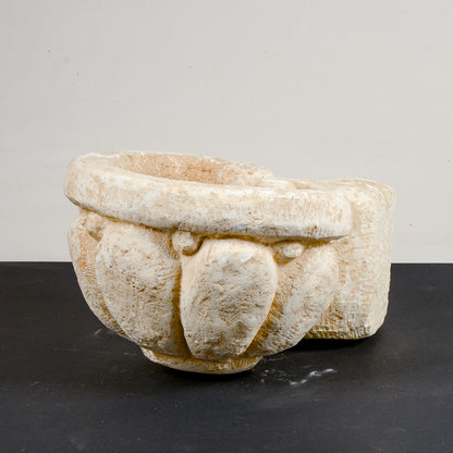 vaschetta a forma di conchiglia in impasto pietra angolare lavorata a mano