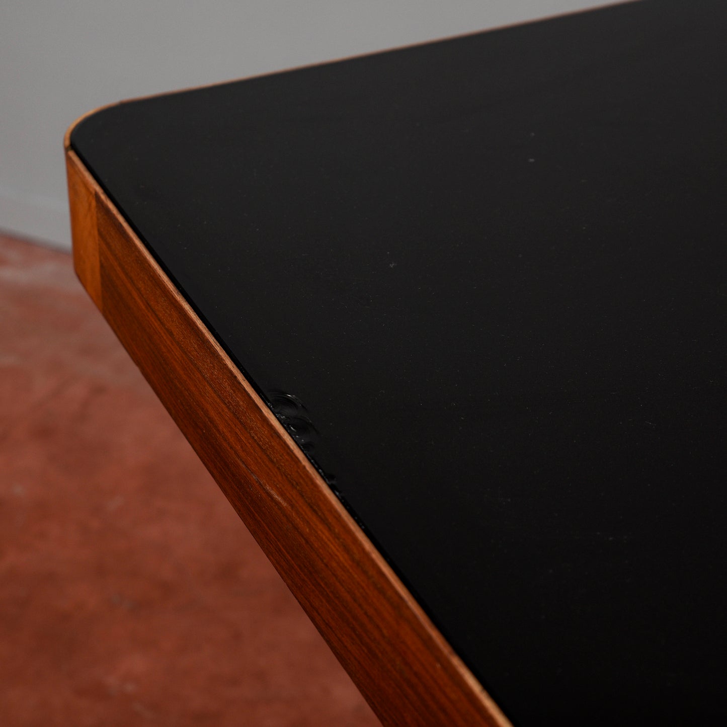 tavolo deco con piano in vetro sbeccato