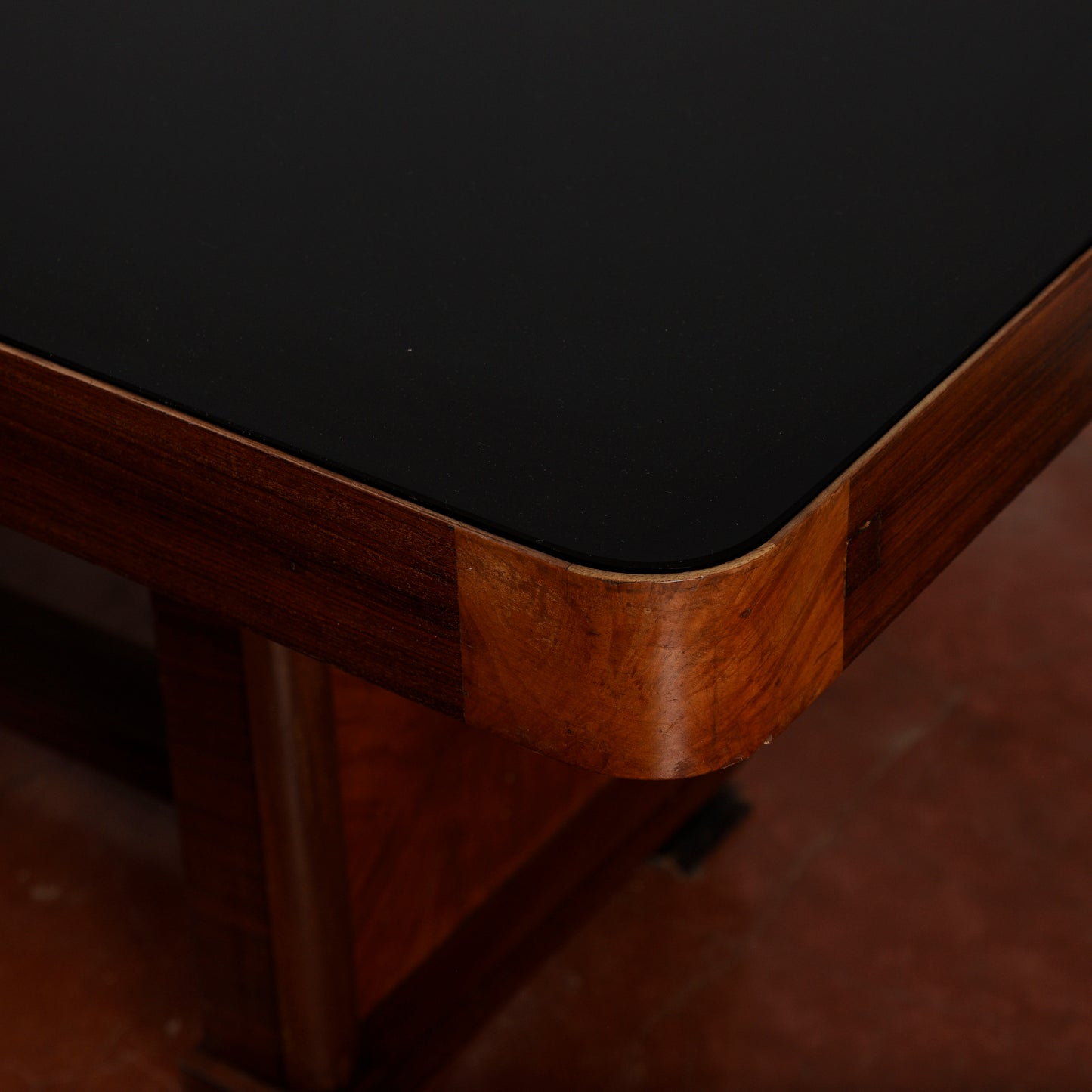 tavolo deco con piano in vetro sbeccato