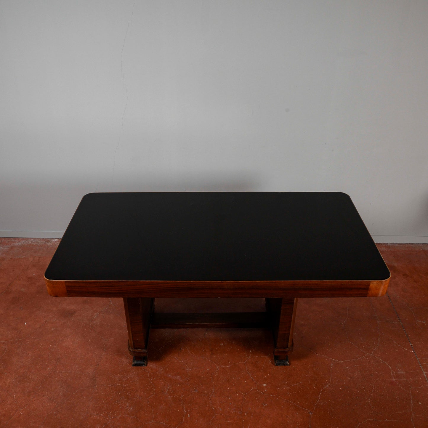tavolo deco con piano in vetro sbeccato