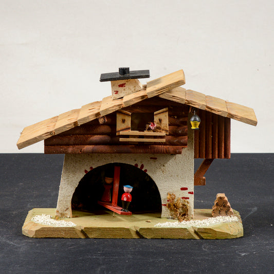 barometro a forma di casa con personaggi mobili
