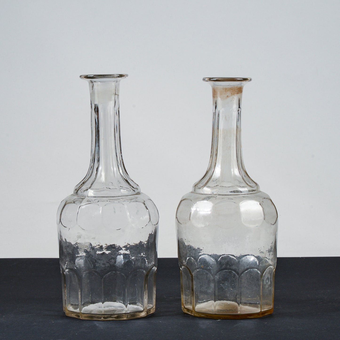 Coppia bottiglie acqua e vino anni 1920