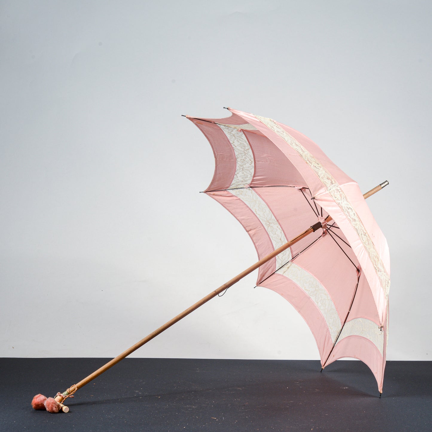 Ombrello parasole legno  tessuto rosa e ricami fine 800