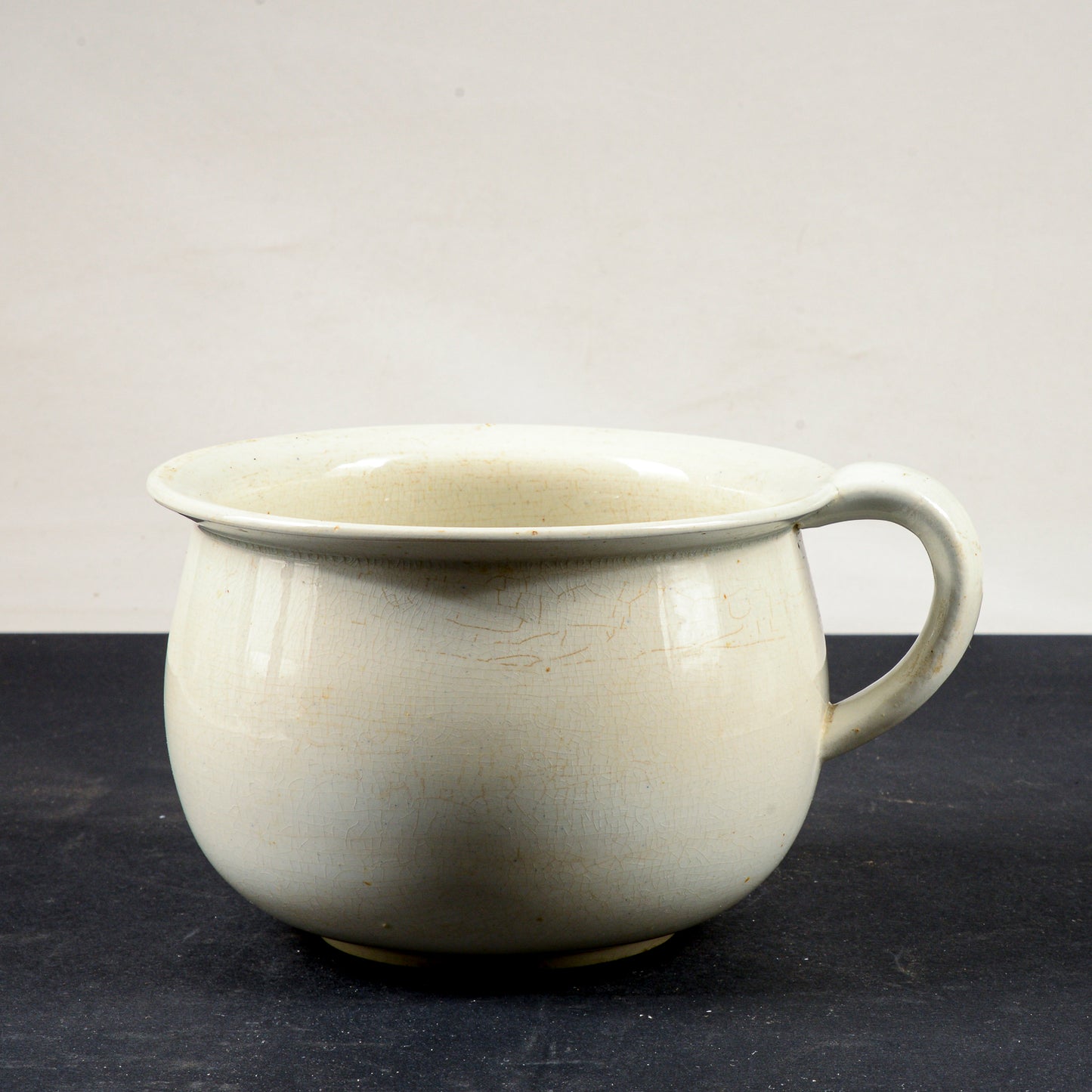 vaso in ceramica bianca pitale firmato s. c. richard