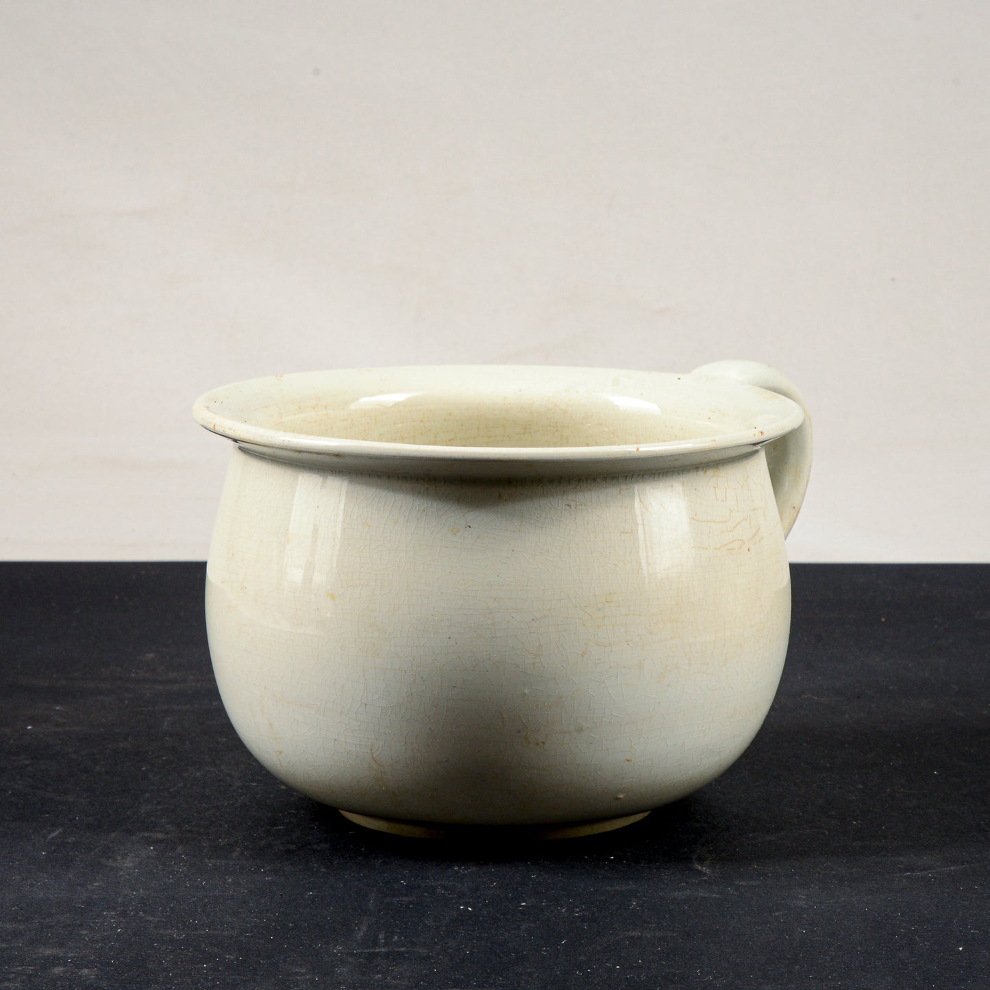 vaso in ceramica bianca pitale firmato s. c. richard