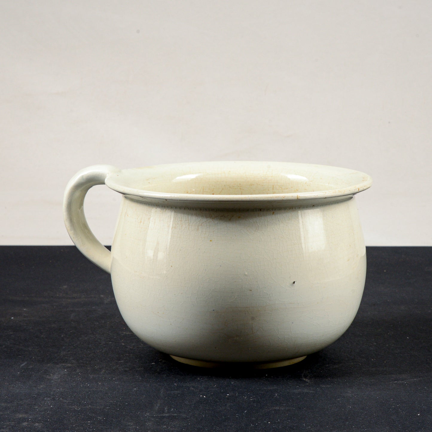 vaso in ceramica bianca pitale firmato s. c. richard