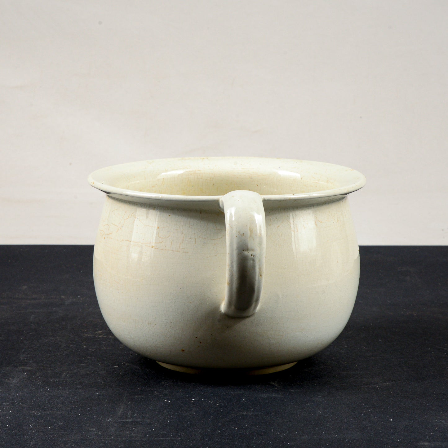 vaso in ceramica bianca pitale firmato s. c. richard