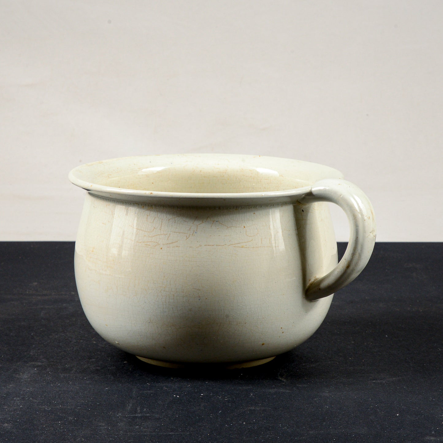 vaso in ceramica bianca pitale firmato s. c. richard