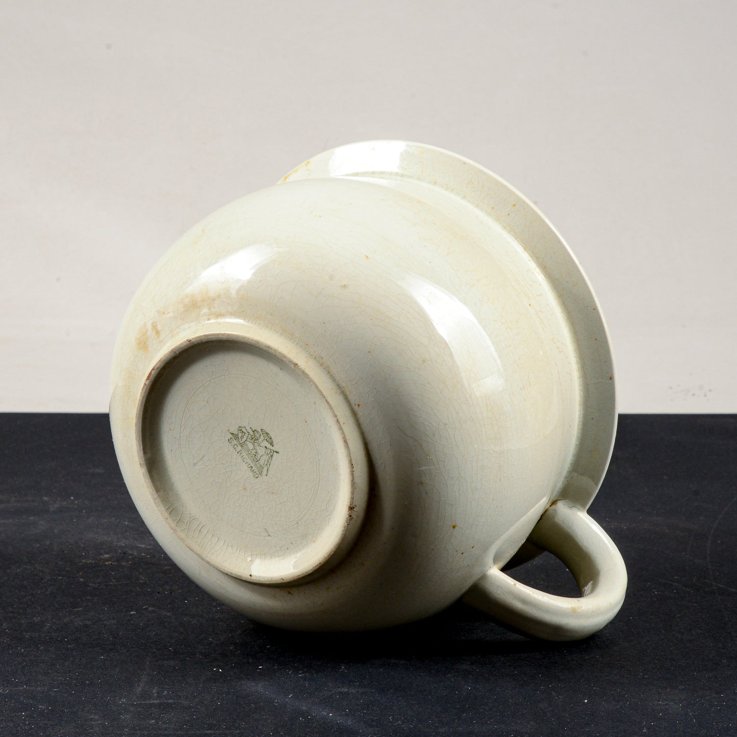 vaso in ceramica bianca pitale firmato s. c. richard