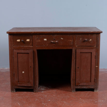 scrivania in legno di abete laccata da restaurare