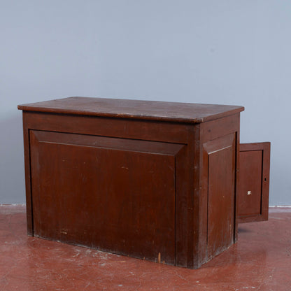 scrivania in legno di abete laccata da restaurare