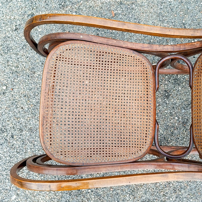poltrona sedia dondolo in legno curvato thonet e vimini