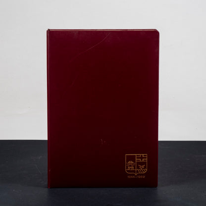 Libro in similpelle con storia della cassa di risparmio della provincia di Macerata 1969
