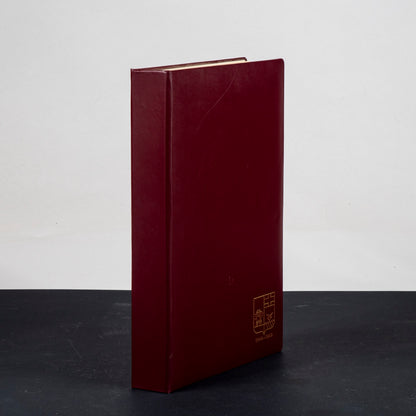 Libro in similpelle con storia della cassa di risparmio della provincia di Macerata 1969