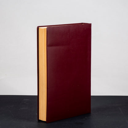 Libro in similpelle con storia della cassa di risparmio della provincia di Macerata 1969