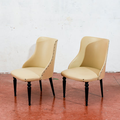 coppia di poltroncine rivestite in similpelle vintage design in stile Amedeo Cassina