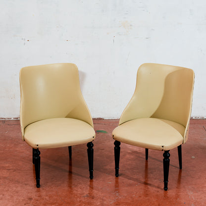 coppia di poltroncine rivestite in similpelle vintage design in stile Amedeo Cassina