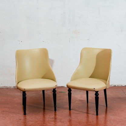 coppia di poltroncine rivestite in similpelle vintage design in stile Amedeo Cassina
