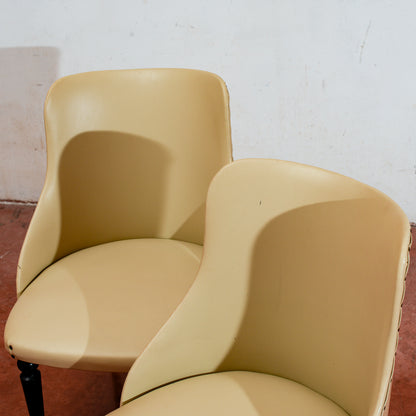 coppia di poltroncine rivestite in similpelle vintage design in stile Amedeo Cassina