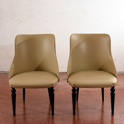 coppia di poltroncine rivestite in similpelle vintage design in stile Amedeo Cassina
