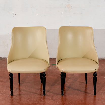 coppia di poltroncine rivestite in similpelle vintage design in stile Amedeo Cassina