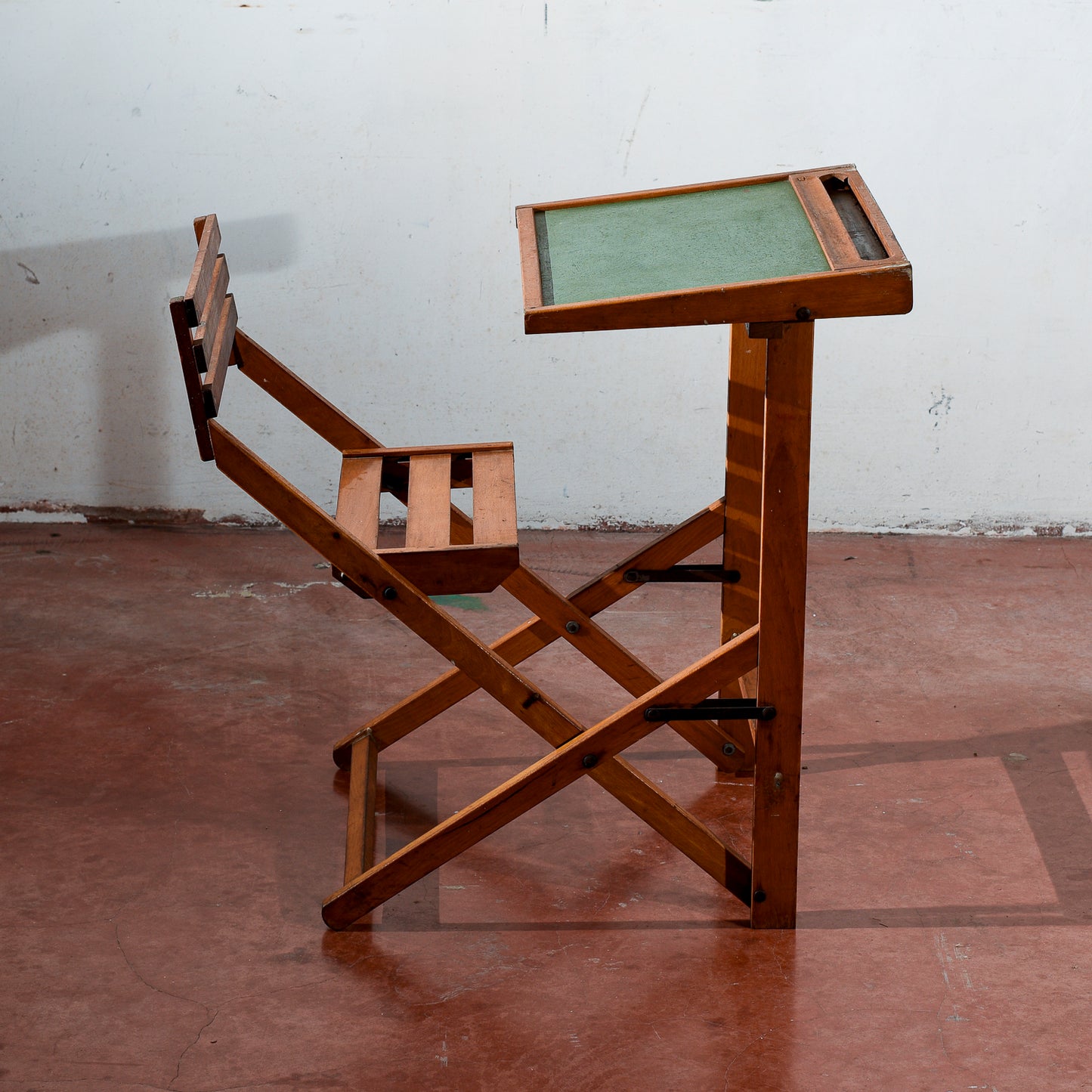 banco da scuola bambino studio con piano mobile e lavagna richiudibile