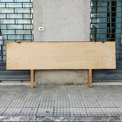 testata letto anni 70 minimale essenziale matrimoniale con mensole a comodino
