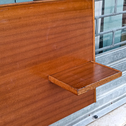 testata letto anni 70 minimale essenziale matrimoniale con mensole a comodino