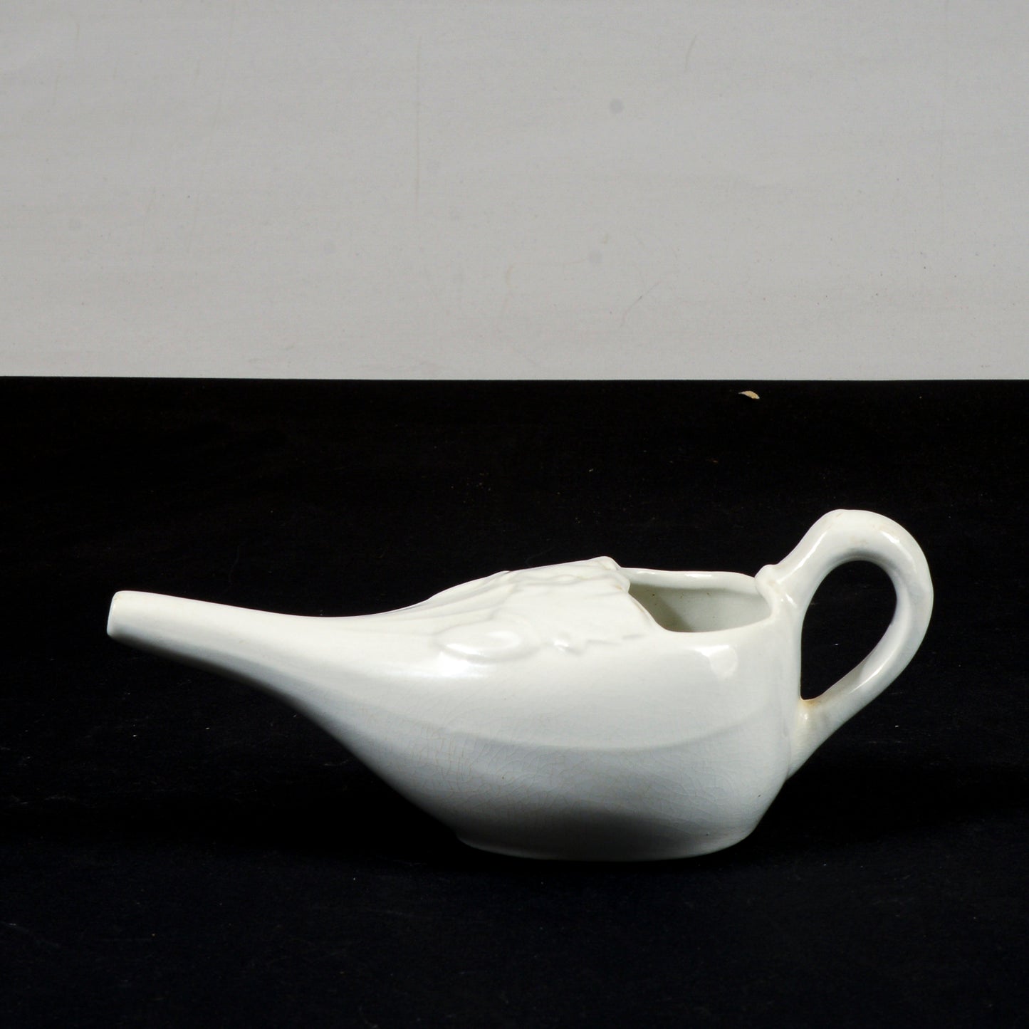 lattiera in ceramica bianca con decoro floreale firmata S.B.Richard
