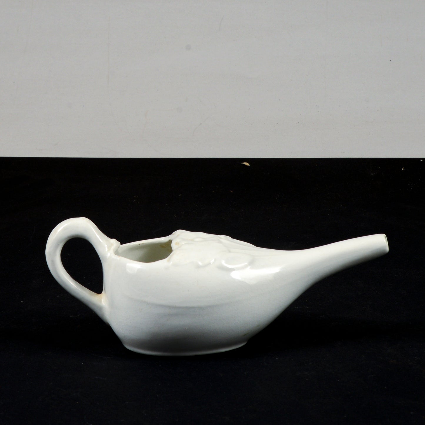 lattiera in ceramica bianca con decoro floreale firmata S.B.Richard