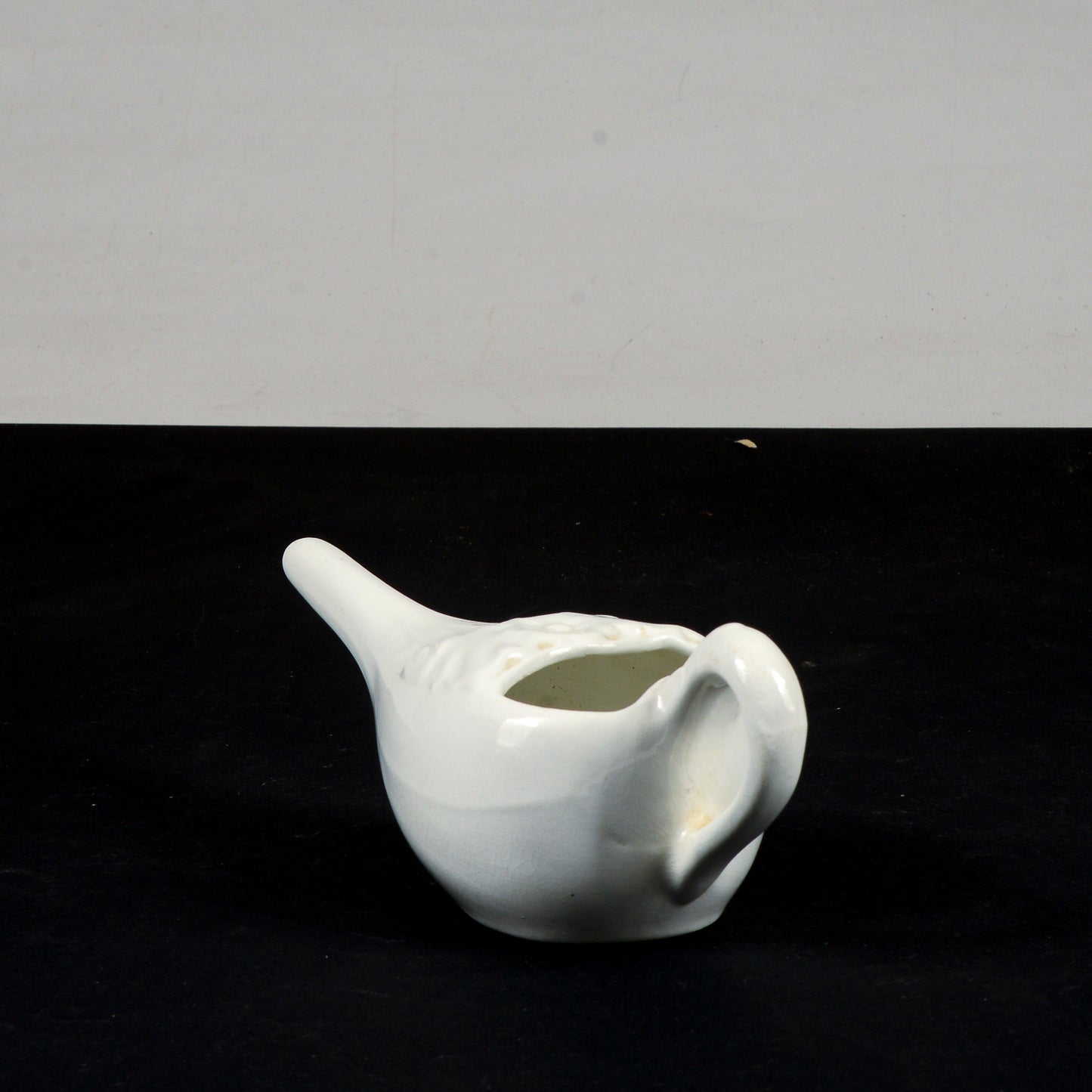 lattiera in ceramica bianca con decoro floreale firmata S.B.Richard
