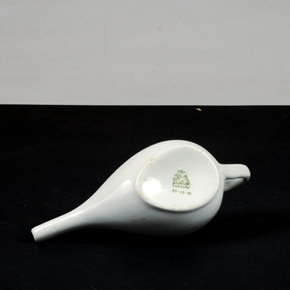 lattiera in ceramica bianca con decoro floreale firmata S.B.Richard