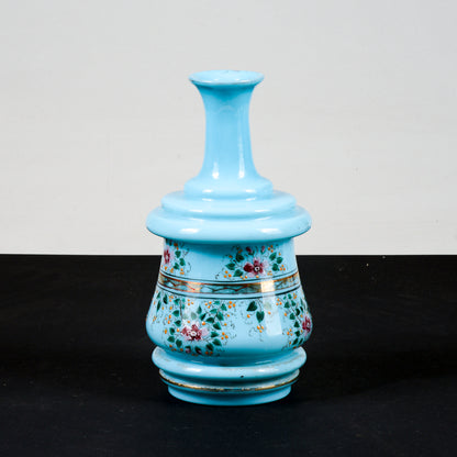 vaso bottiglia opalina con decori florealo e geometrici in oro piccola sbecatura sopra