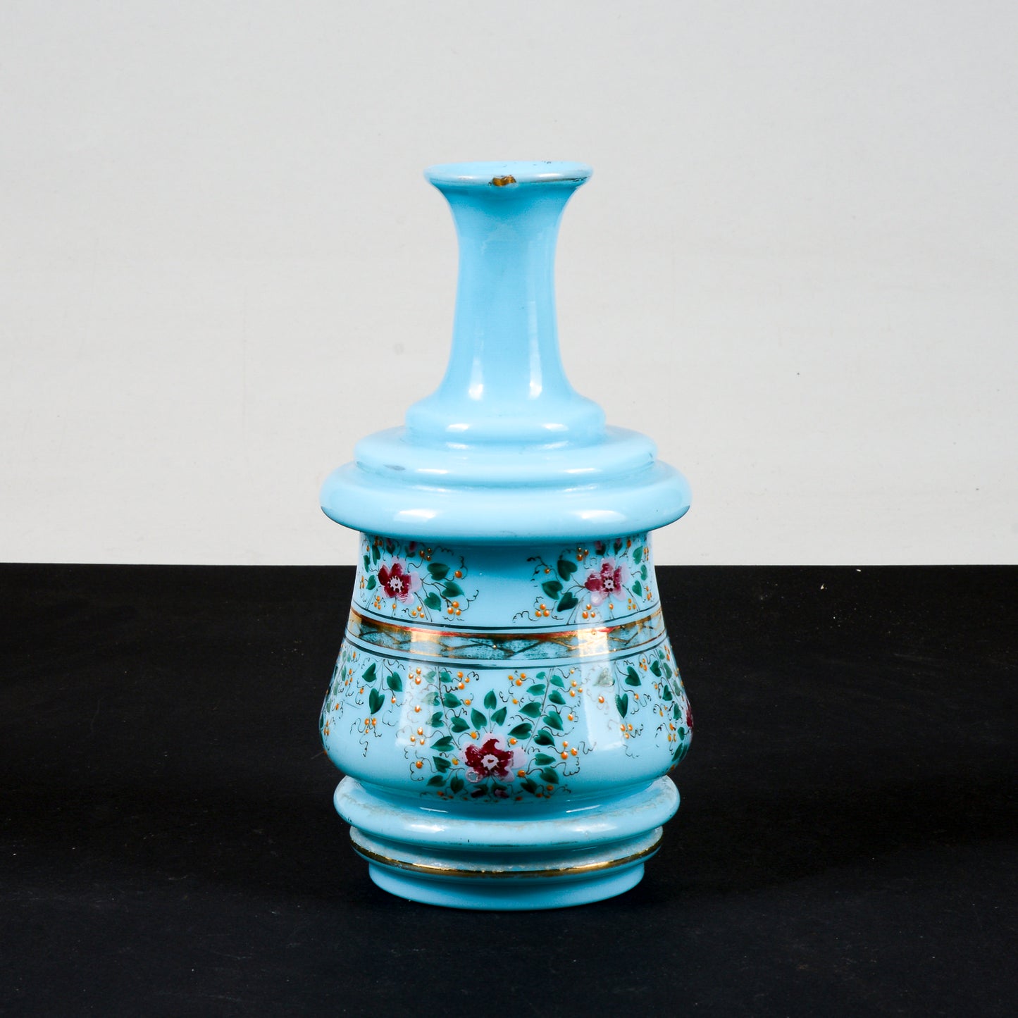 vaso bottiglia opalina con decori florealo e geometrici in oro piccola sbecatura sopra