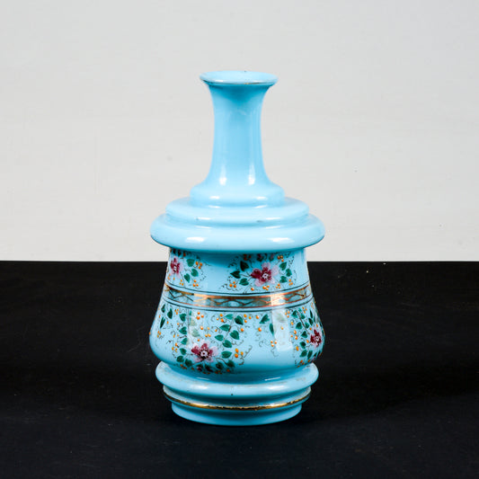 vaso bottiglia opalina con decori florealo e geometrici in oro piccola sbecatura sopra