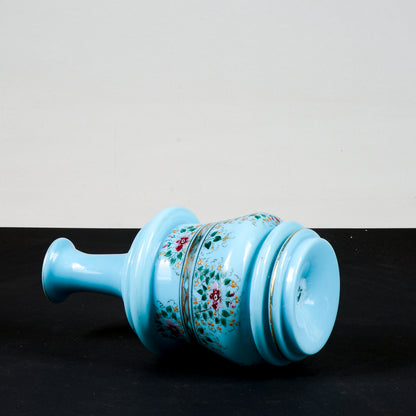 vaso bottiglia opalina con decori florealo e geometrici in oro piccola sbecatura sopra