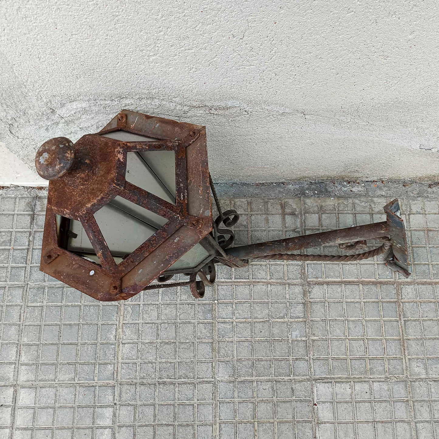 Lanterna lampione da esterno in ferro da angolo