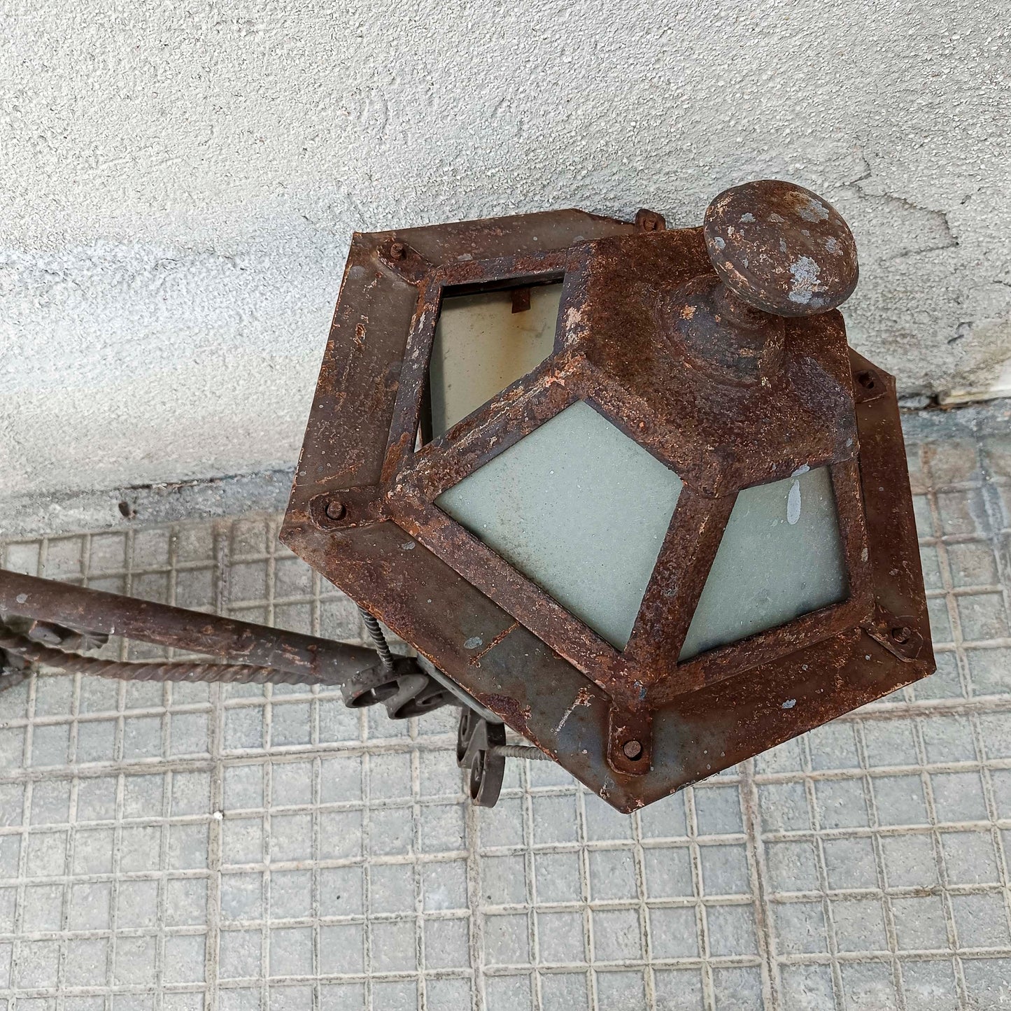 Lanterna lampione da esterno in ferro da angolo