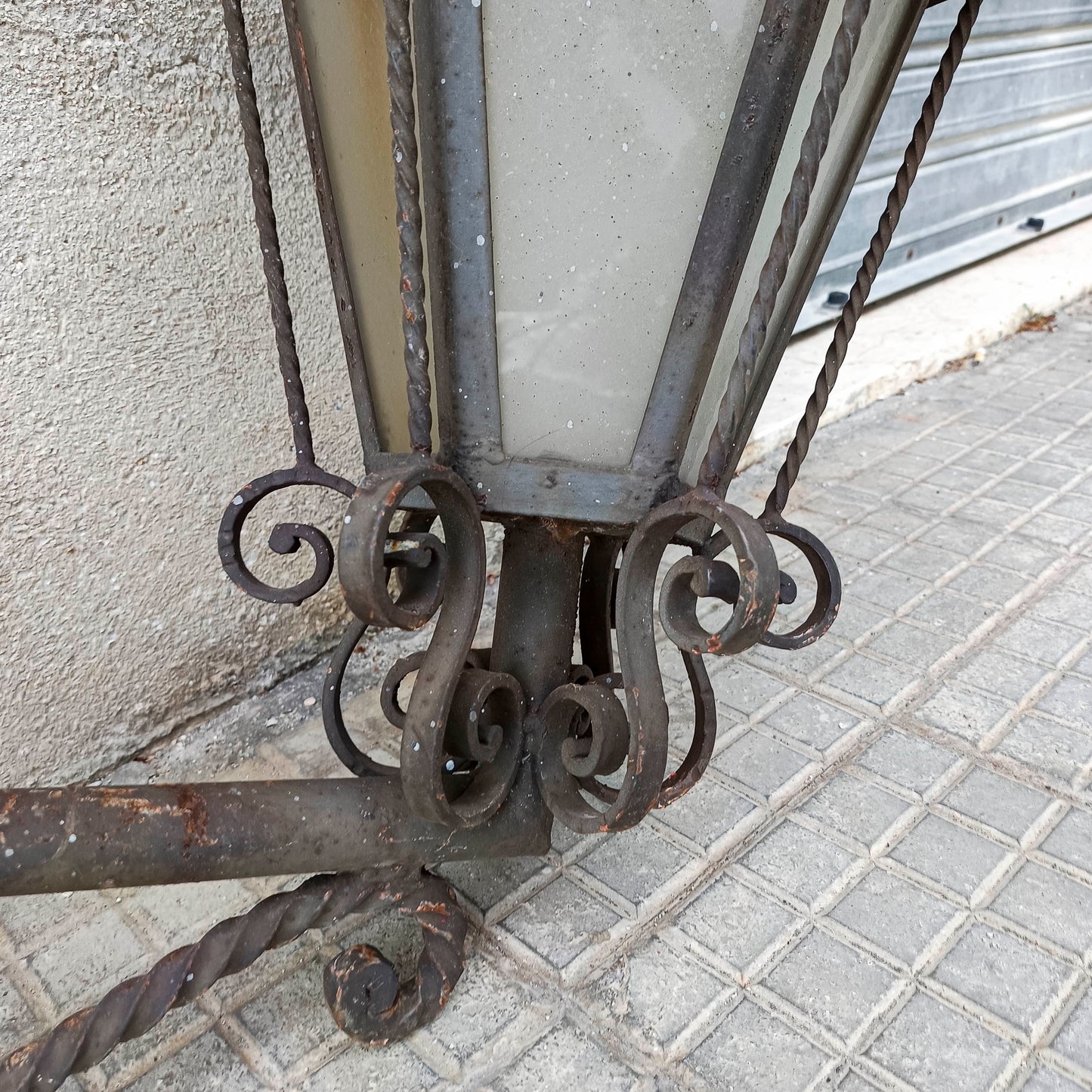 Lanterna lampione da esterno in ferro da angolo