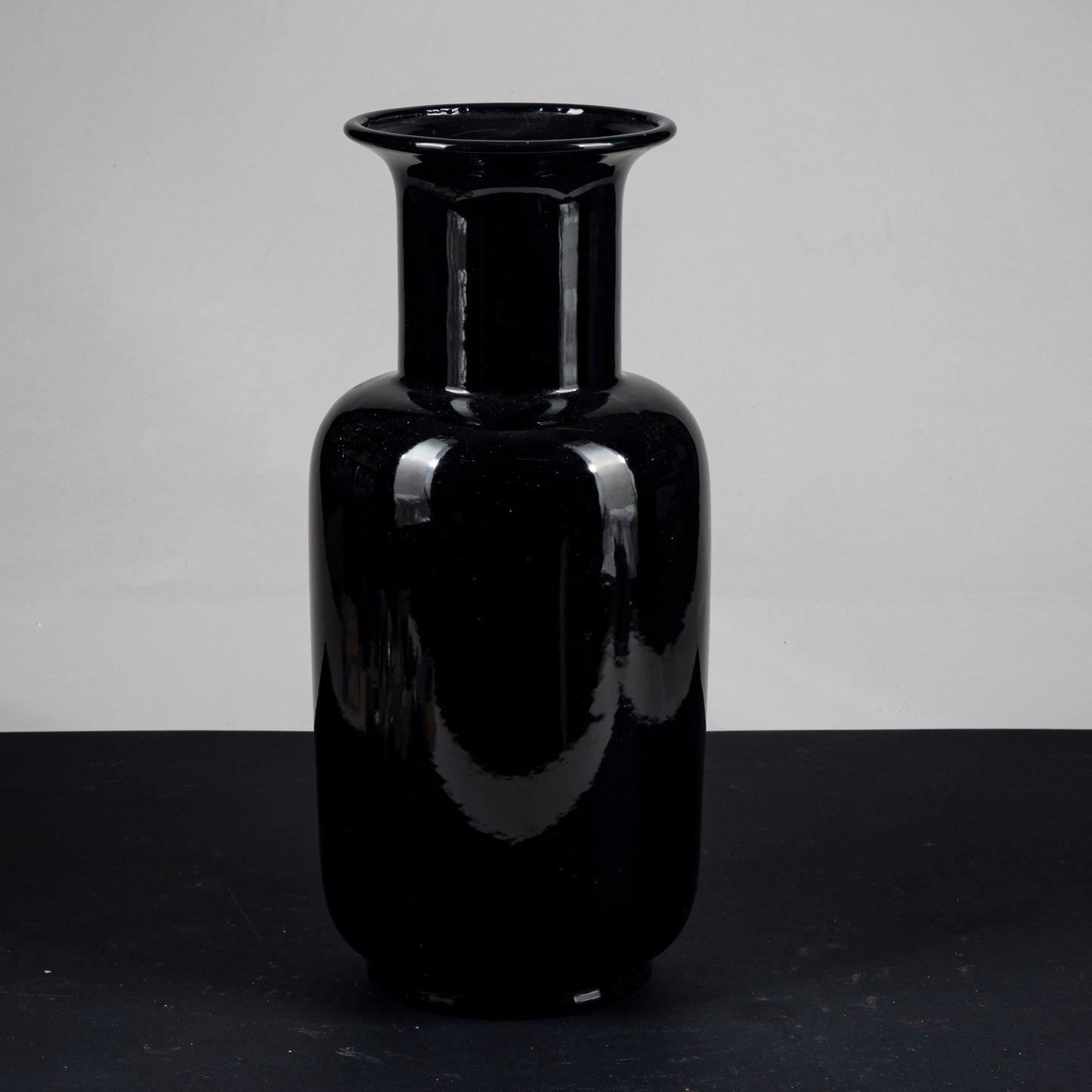 vaso in ceramica smaltata e decori con aironi