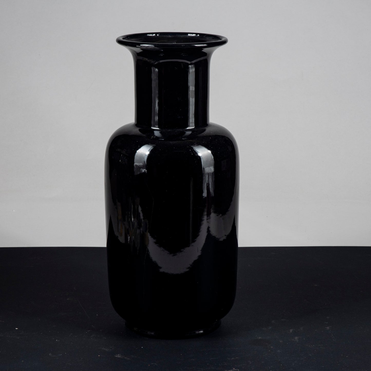 vaso in ceramica smaltata e decori con aironi