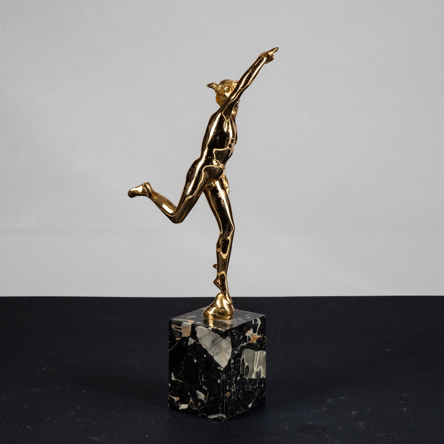 statua scultura mercurio con base in marmo portoro
