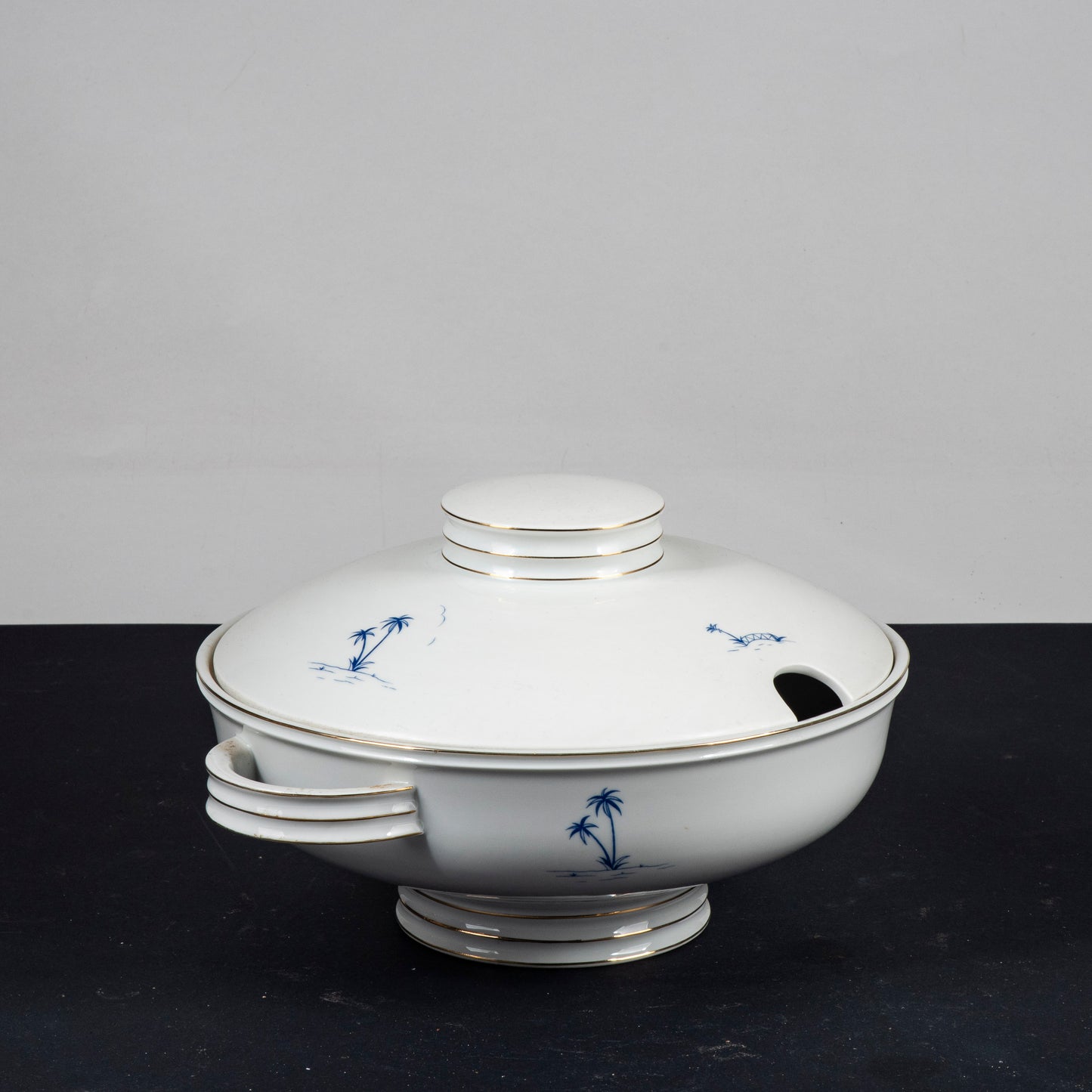 zuppiera verbano laveno ceramica con decori blu