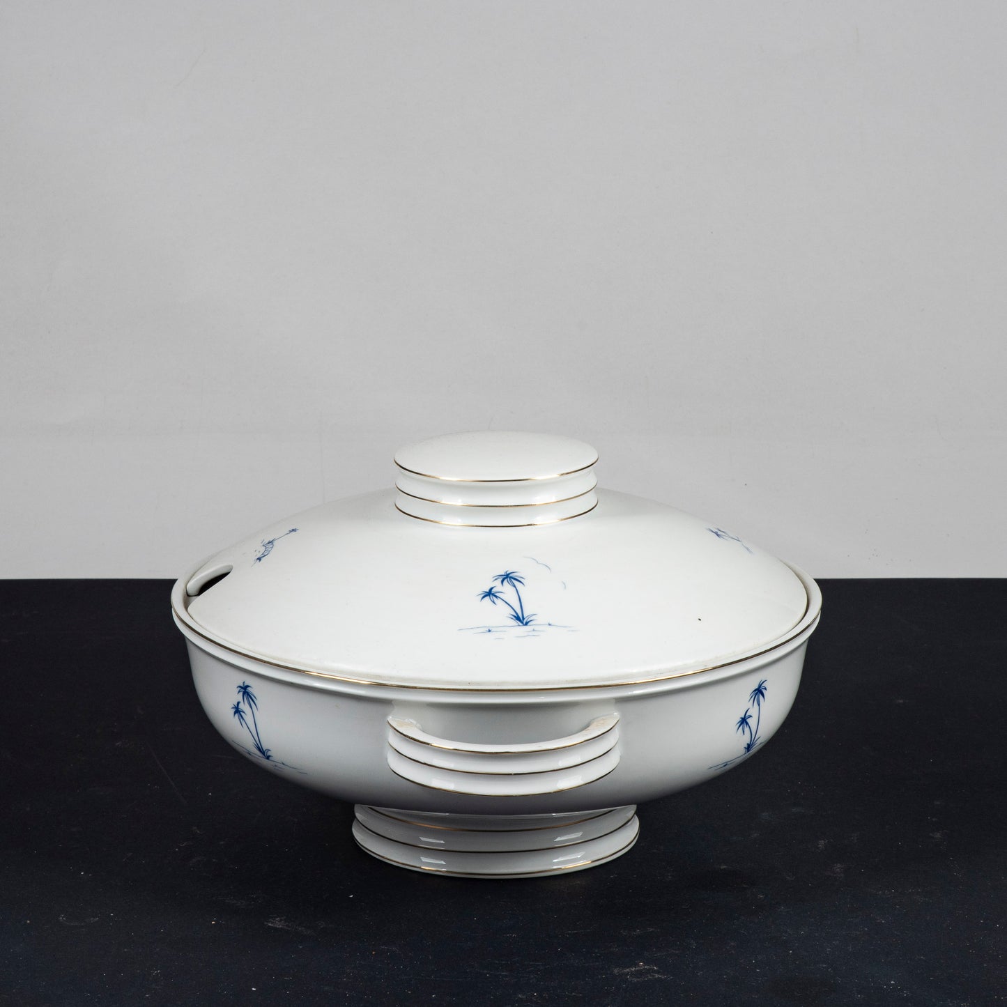 zuppiera verbano laveno ceramica con decori blu