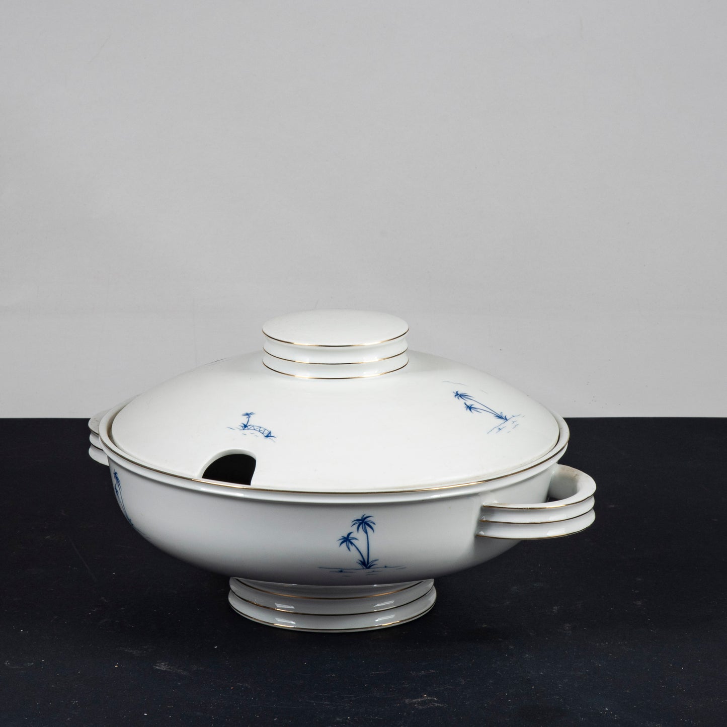 zuppiera verbano laveno ceramica con decori blu
