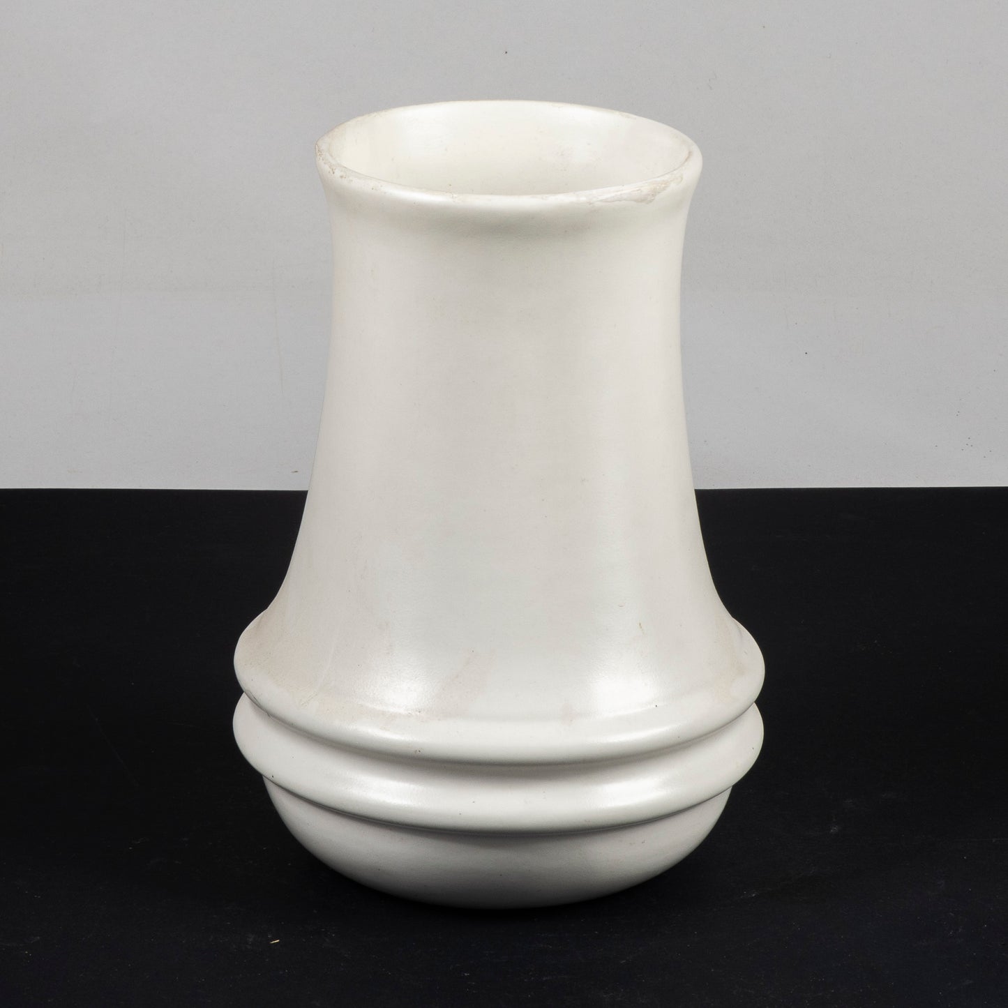 vaso in ceramica biano buccellato