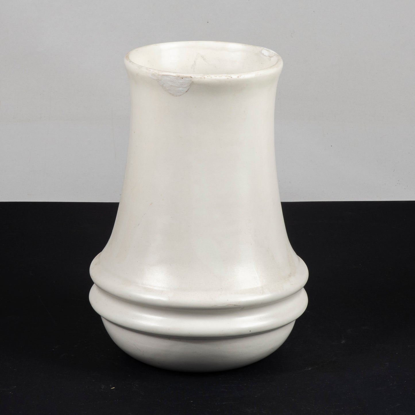 vaso in ceramica biano buccellato