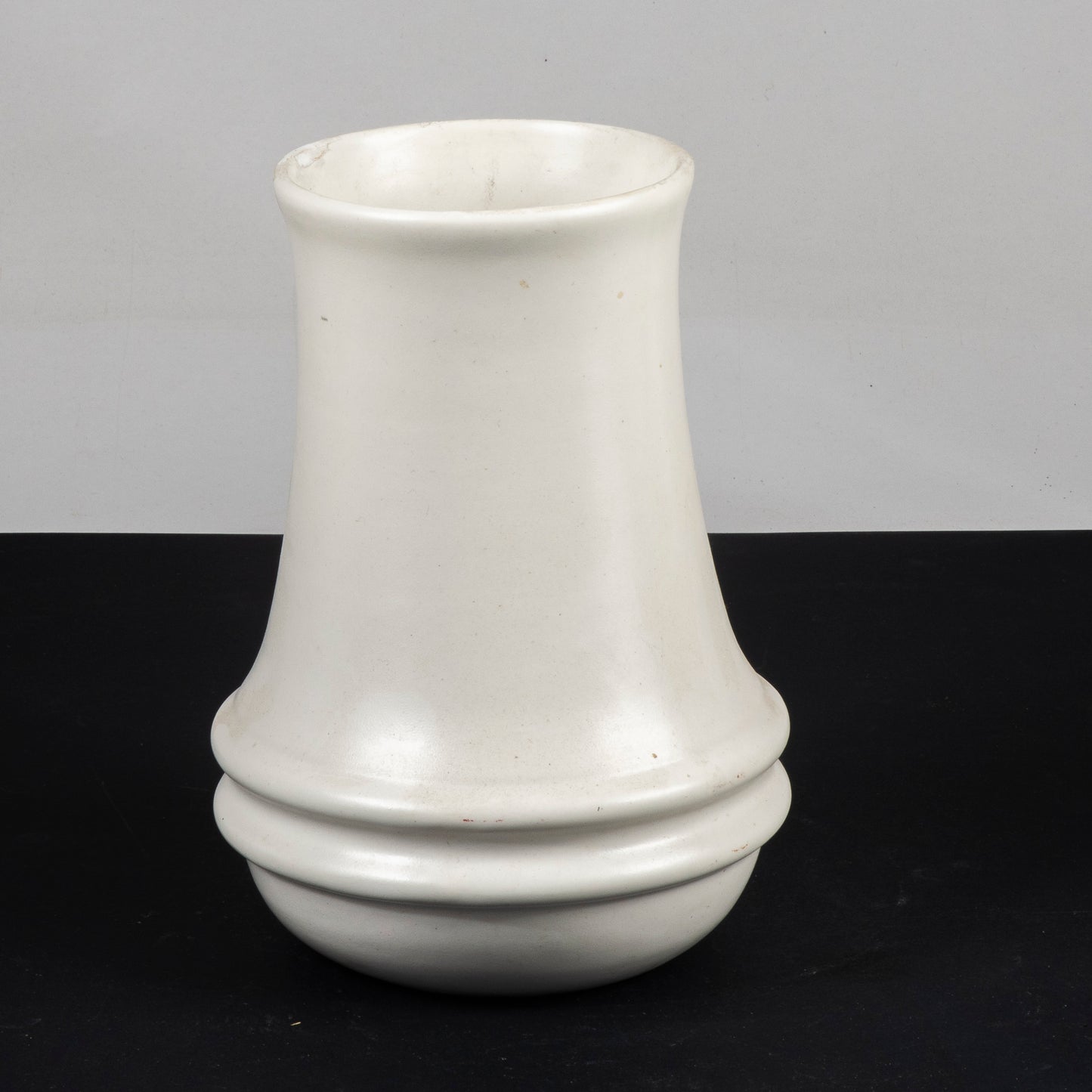 vaso in ceramica biano buccellato