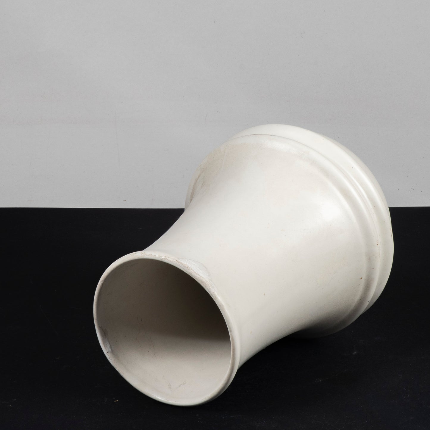 vaso in ceramica biano buccellato