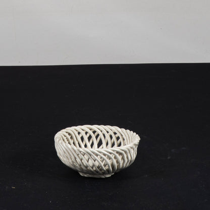 cestino in ceramica bianca soprammobile